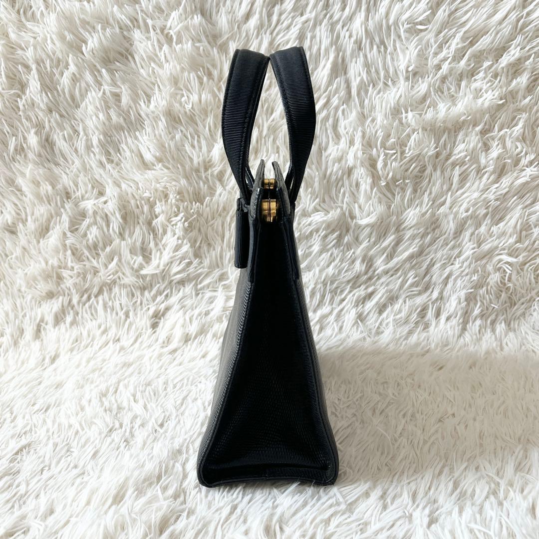 美品✨サルヴァトーレフェラガモ　ハンドバッグ　ヴァラ　VARA ブラック　レザー