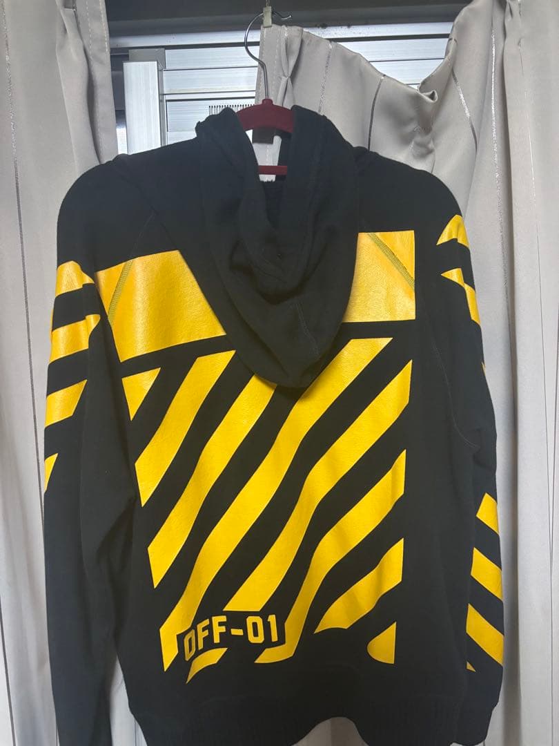 モンクレール　オフホワイトパーカー