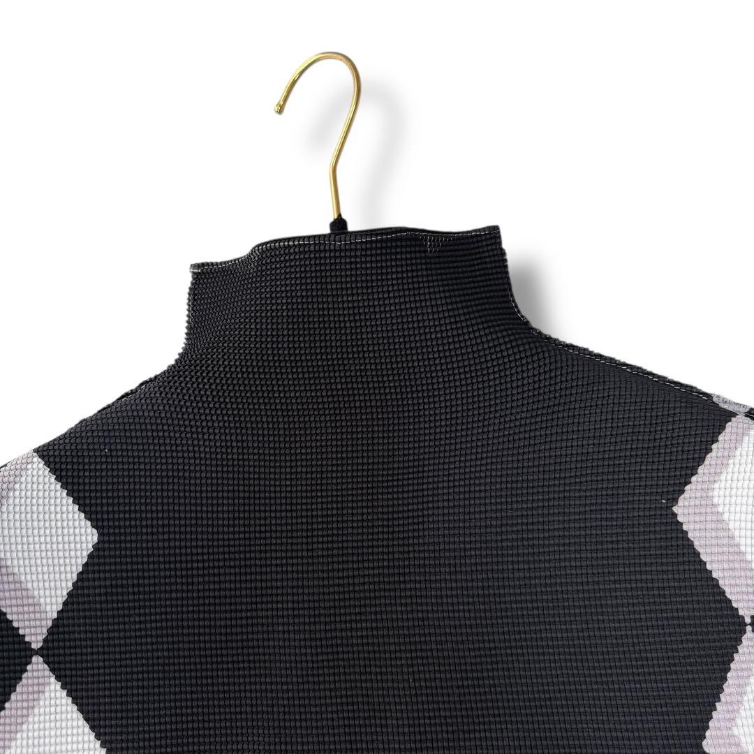 876 ミーイッセイミヤケ ノースリーブ タートルネック 総柄