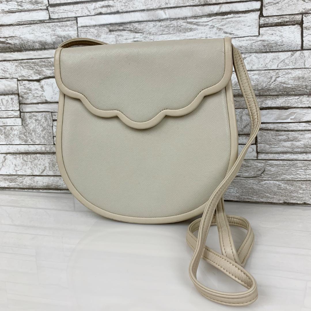 YSL ホワイト　ポシェット