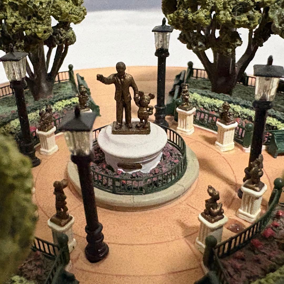 オルショウスキー ディズニー セントラルプラザ ライトアップフィギュア ジオラマ