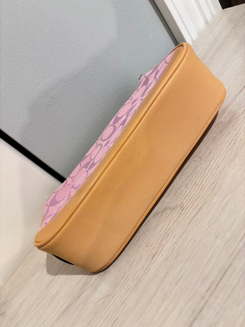 新品COACH コーチ　アクセサリーポーチ シグネチャー　ピンク 希少カラー