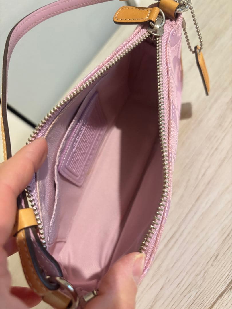 新品COACH コーチ　アクセサリーポーチ シグネチャー　ピンク 希少カラー
