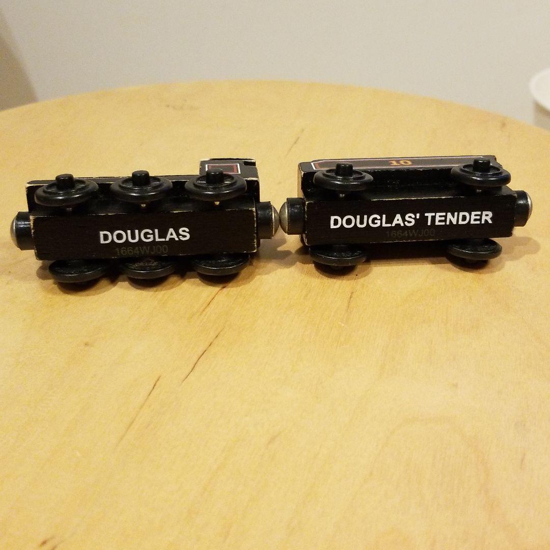 きかんしゃトーマス　木製レールシリーズ　ダグラスとダグラステンダー