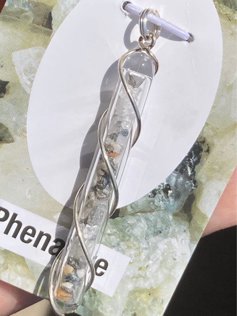 H&E社 フェナカイト ペンダントトップ ロシア産 ヘブン＆アース社