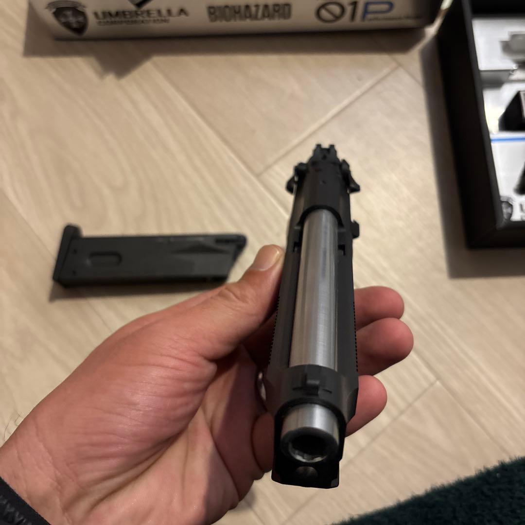 東京マルイ　バイオハザード AVOM/AWM 01P ガスブローバック