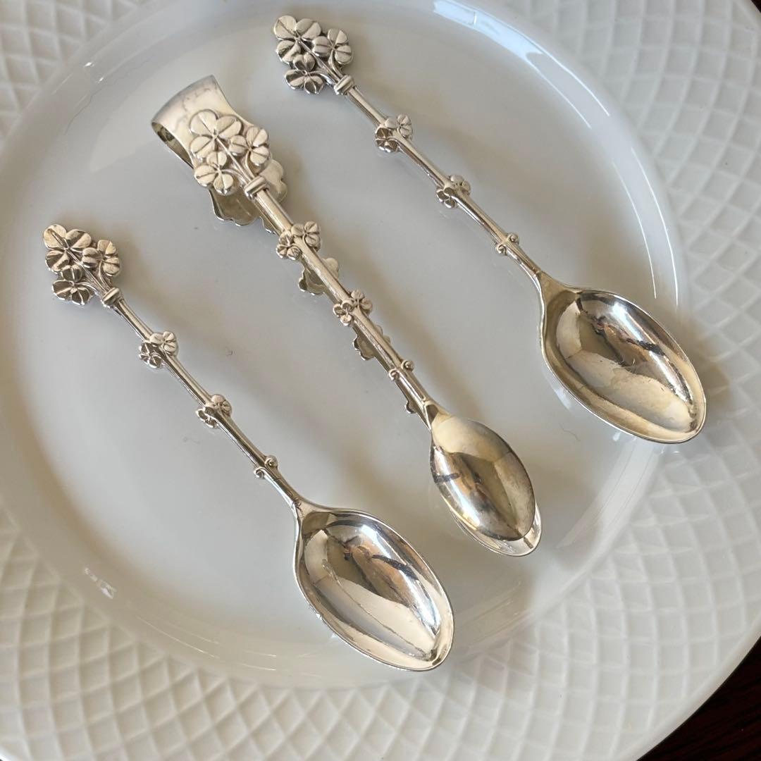 英国製　純銀　ティースプーンとシュガートング　シャムロック　クローバー 英国製 純銀 ティースプーンとシュガートング シャムロック クローバー