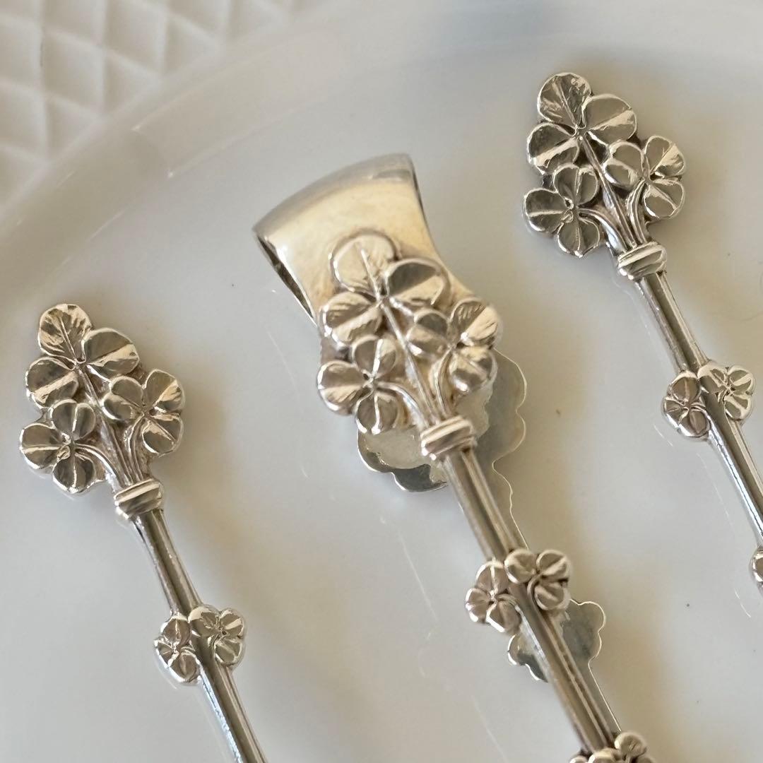 英国製 純銀 ティースプーンとシュガートング シャムロック クローバー