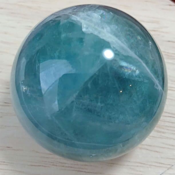 虹入り ブルー フローライト スフィア 約4.3cm 天然石 原石 - メルカリ