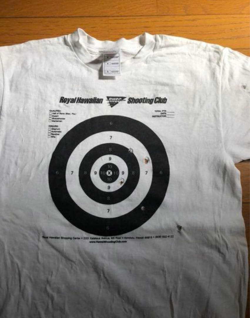 44マグナム実弾穴あきＴシャツ　ターゲット付き