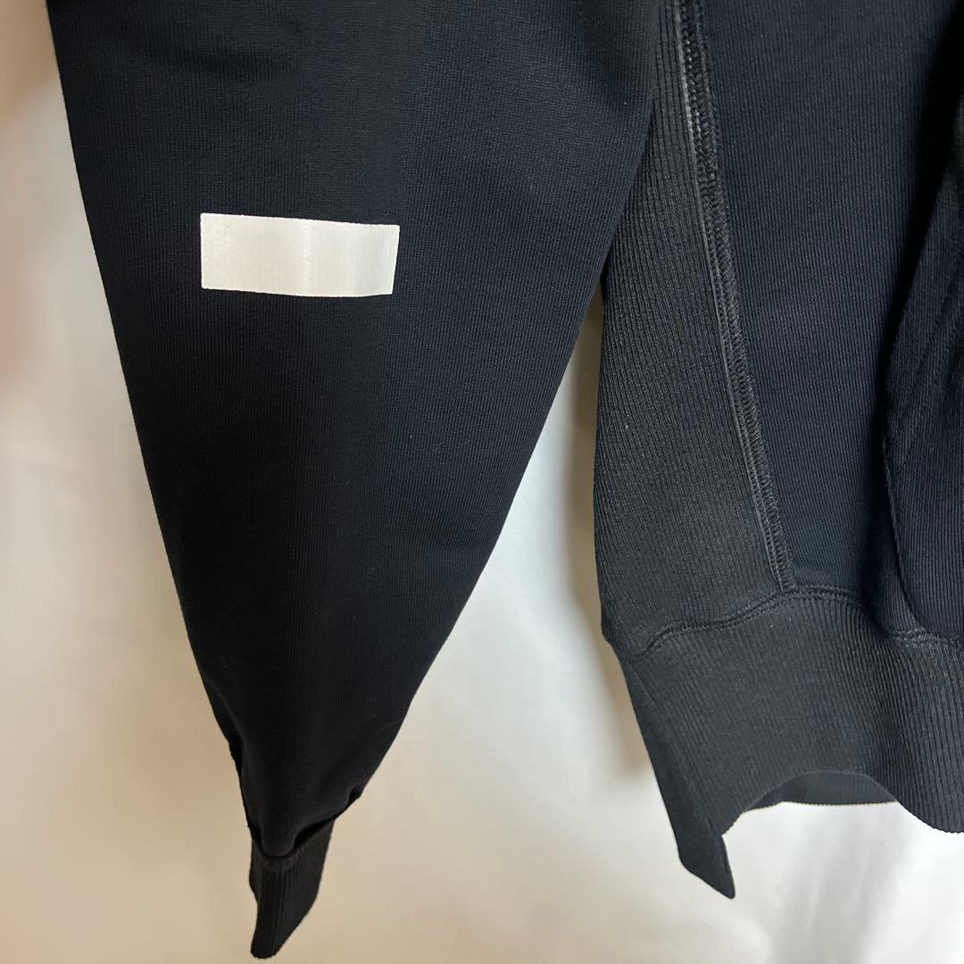 とらっきい様UNTRACE 25ss 伊勢丹POPUP 限定ジップパーカー 黒1