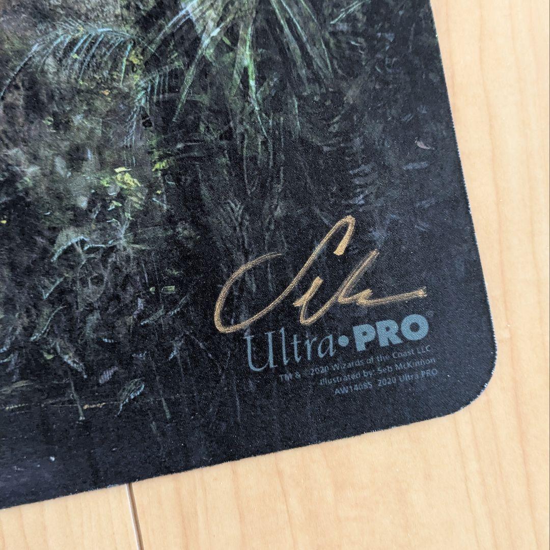 MTG 霧深い雨林 seb mckinnonサイン入りプレイマットMTGプレイマット