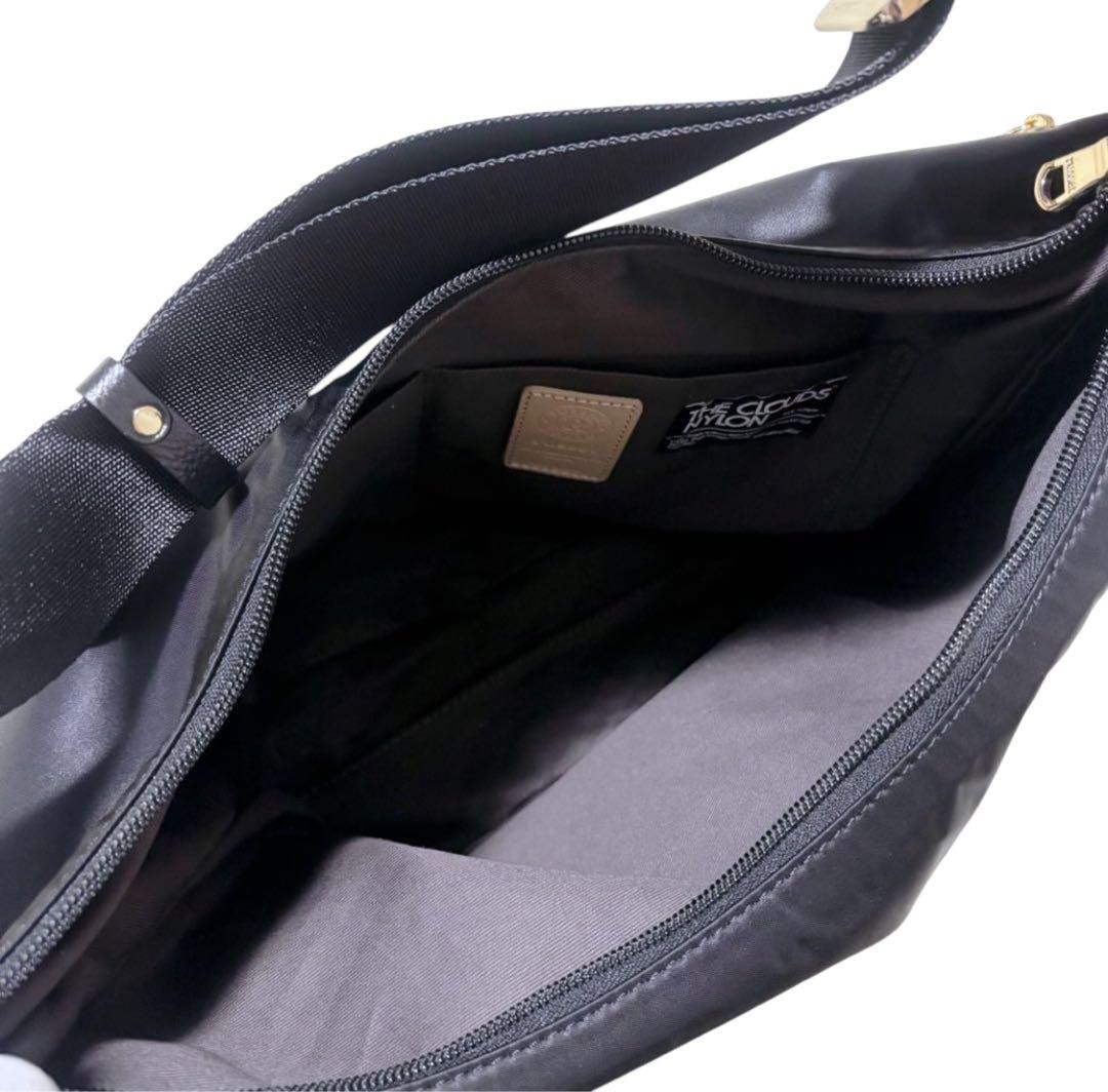 ★極美品★russet ラシット　ラウンドビッグショルダーバッグ　ゴールド金具