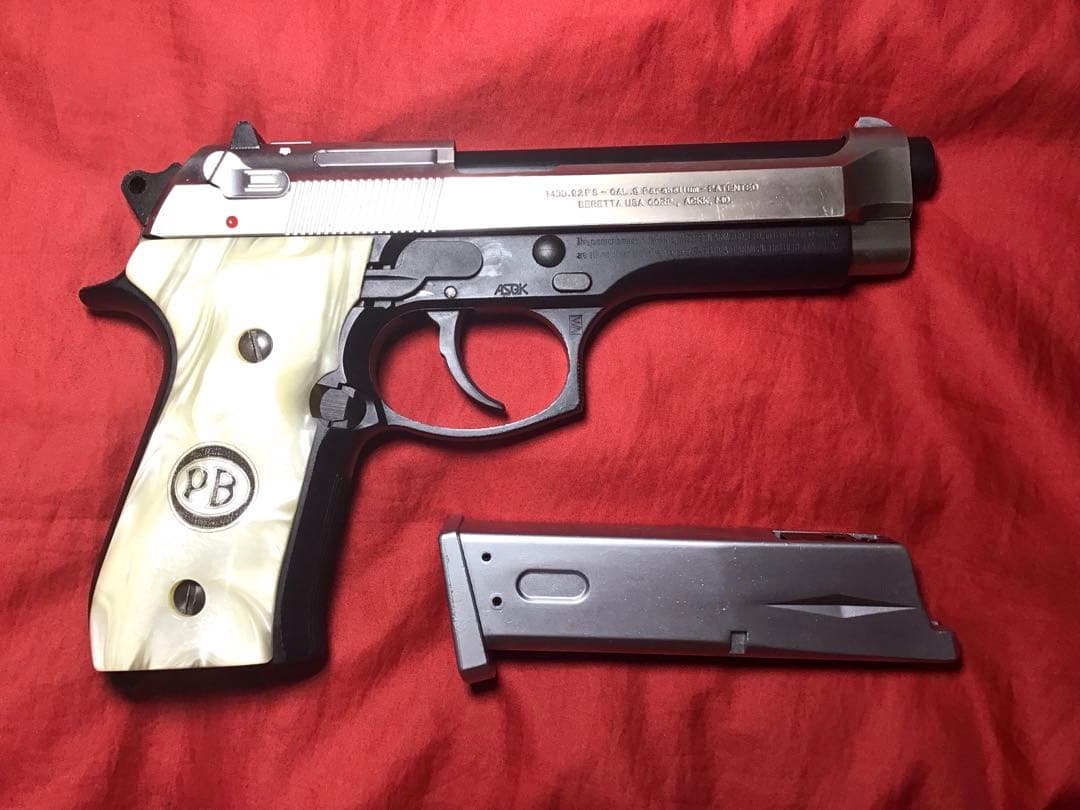 ウエスタンアームズ製　ベレッタM92FSアルタモントパールグリップ付き　中古品