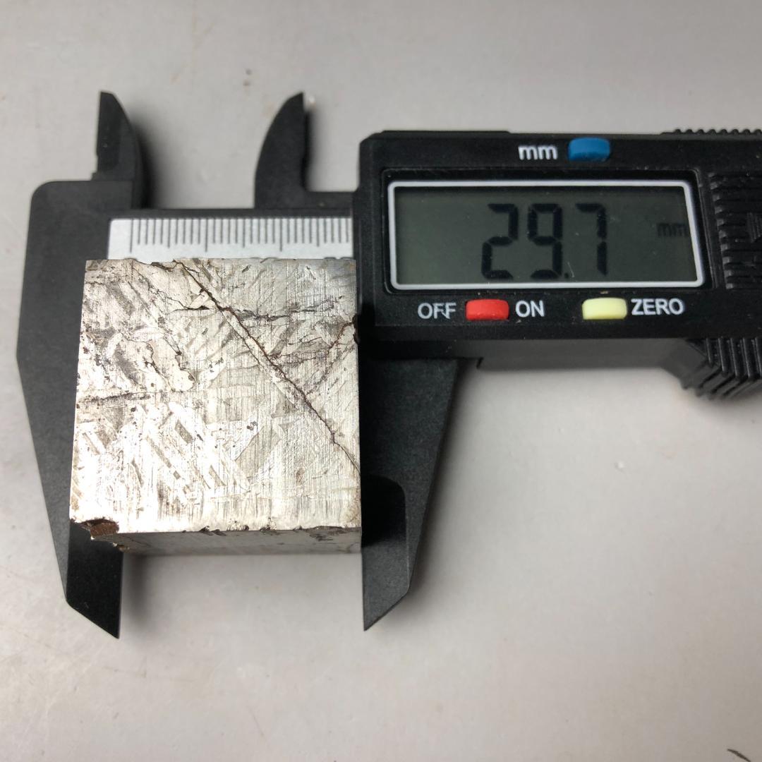 アルタイ隕石 メテオライト 立方体 鉄隕石 重さ199g