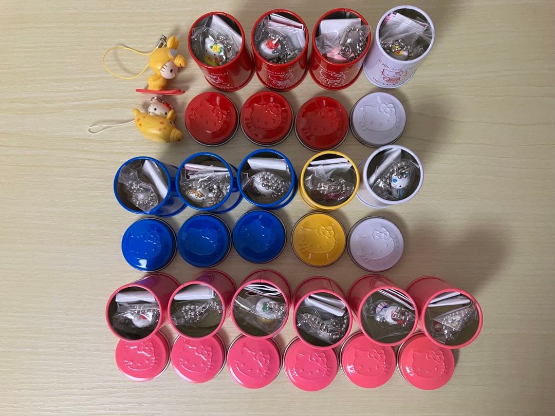 サンリオ　ハローキティ　コレクターズマスコット15個＋リプトンマスコット2個