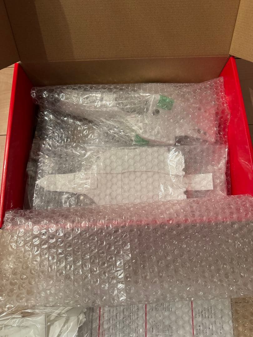 未組立　MFH製の412 T2プラモデルキット、詳細なパーツと説明書付き。