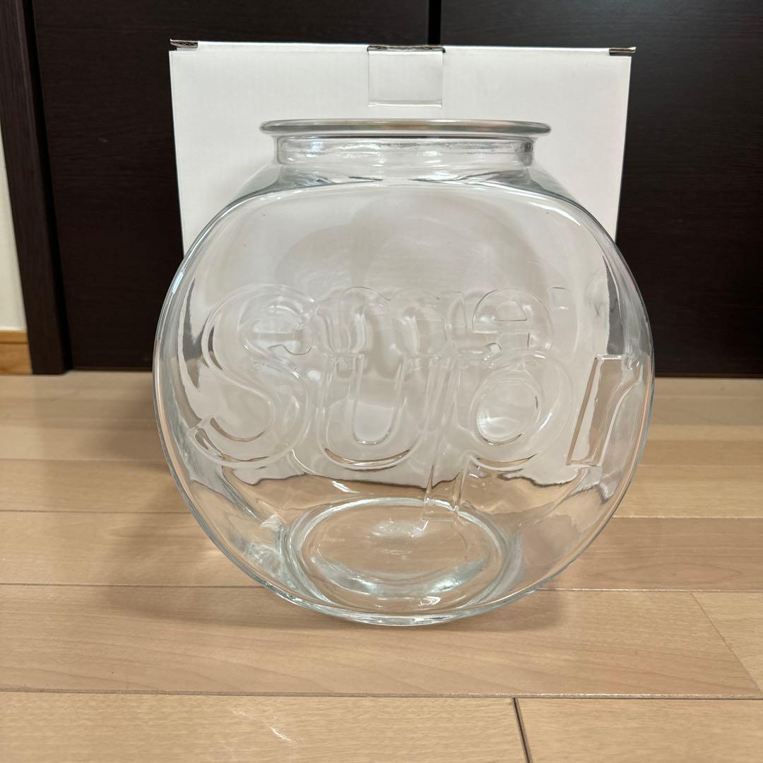 supreme Fish Bowl シュプリーム金魚鉢。