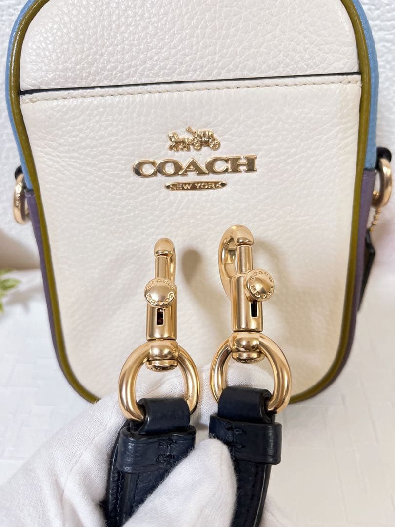 【美品】COACH ショルダーバッグ ミニバッグ スマホショルダー チャーム付き