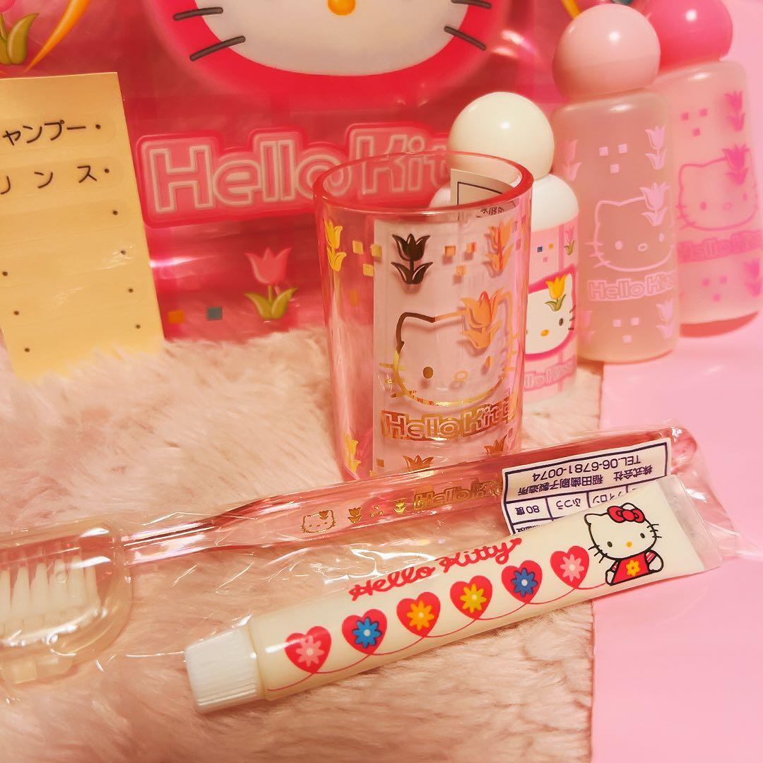 希少レア　ハローキティ　トラベルセット　ビニールバッグ　2000 チューリップ