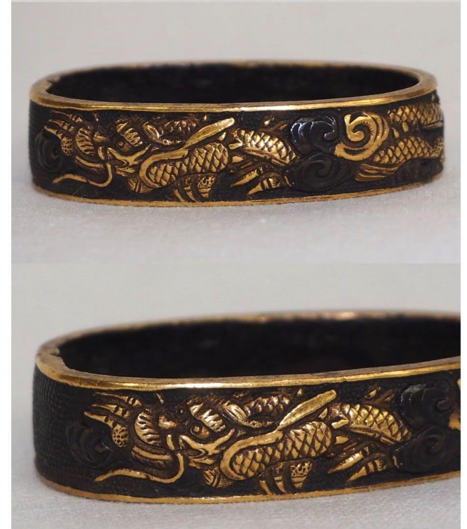 送料無料　コレクター放出品　時代物　金象嵌龍文彫　縁頭　刀装具　木箱付