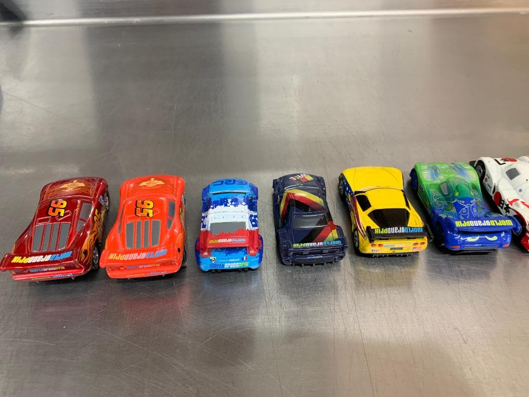 カーズ　トミカ　ワールドグランプリ12台セット（ルイスハミルトン等）