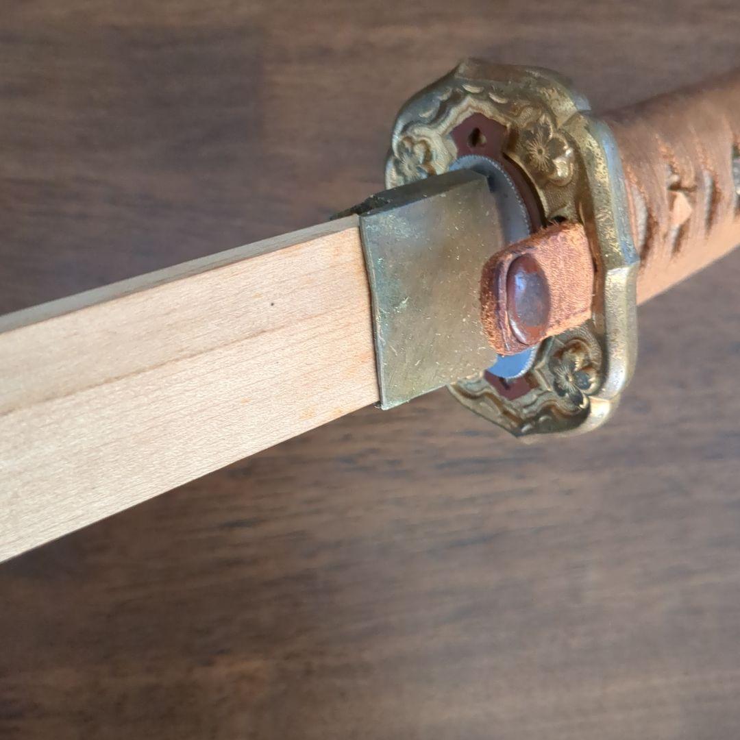 模造刀　竹光　鞣し革鞘 金属鍔(年代物)