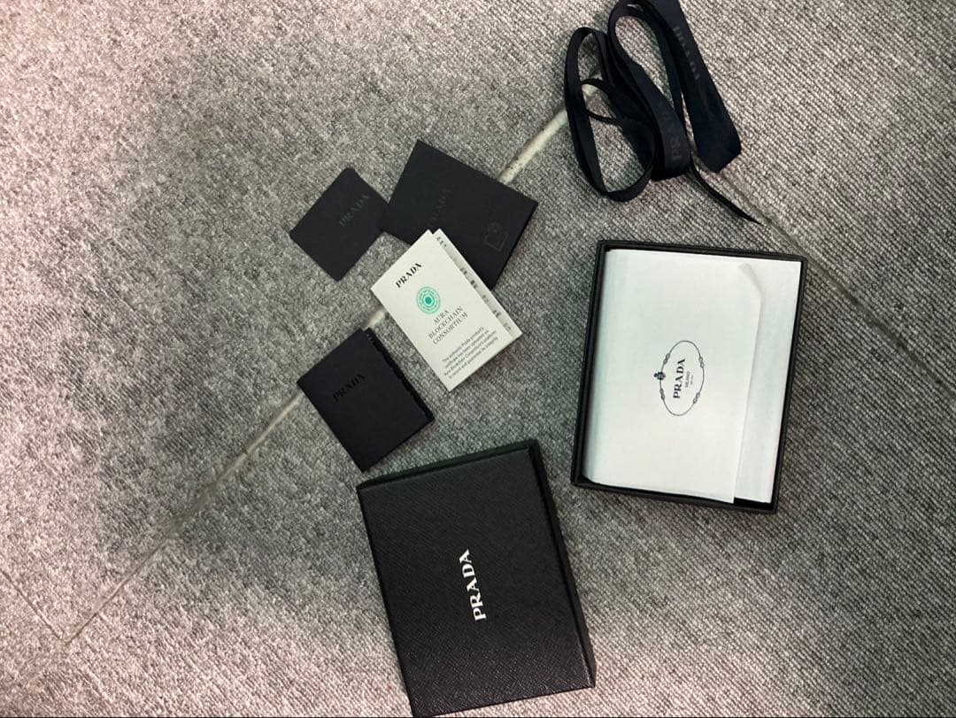 PRADA ブラウン 二つ折り財布　mm23さん専用