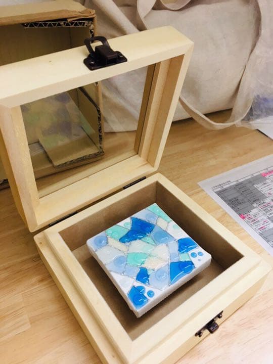 抽象画  溢れ出る青