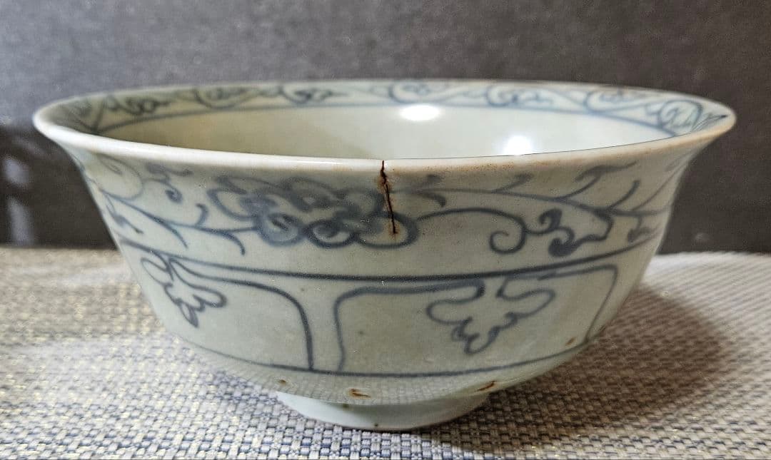 中国古美術　中国古陶磁器　古玩　明朝明代　青磁　青華　古染付　唐草文様　鉢