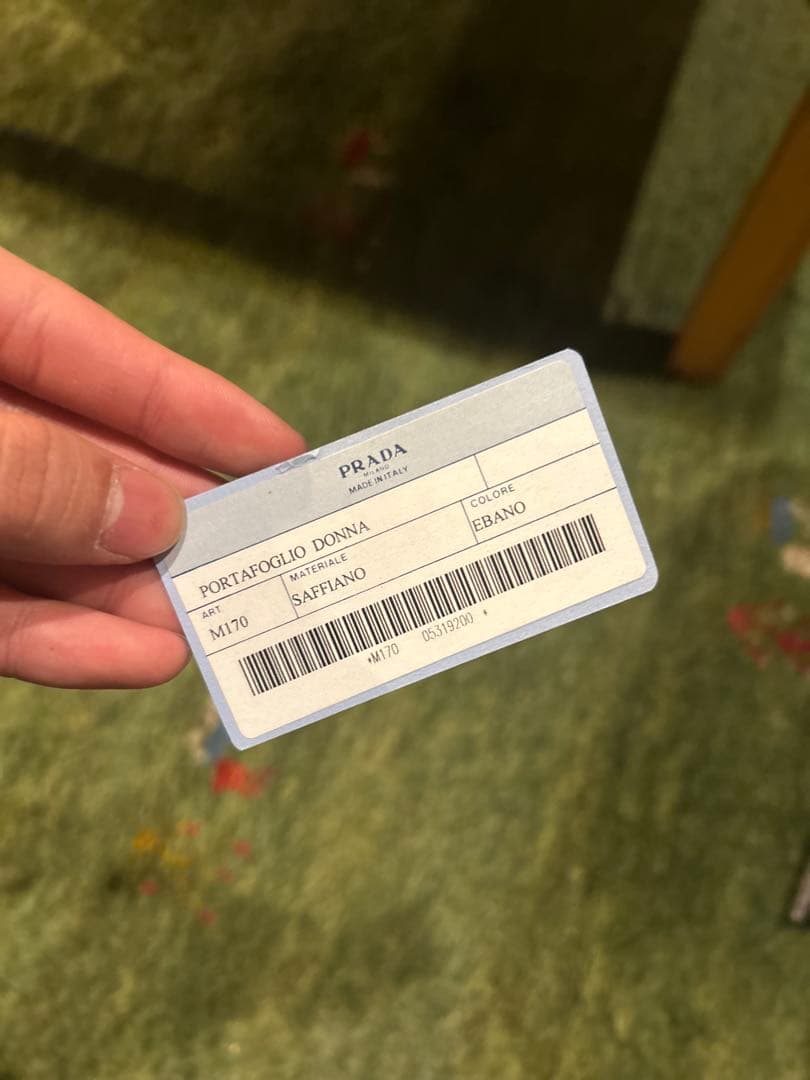 PRADA ダークブラウン 三つ折り財布　証明カード付き
