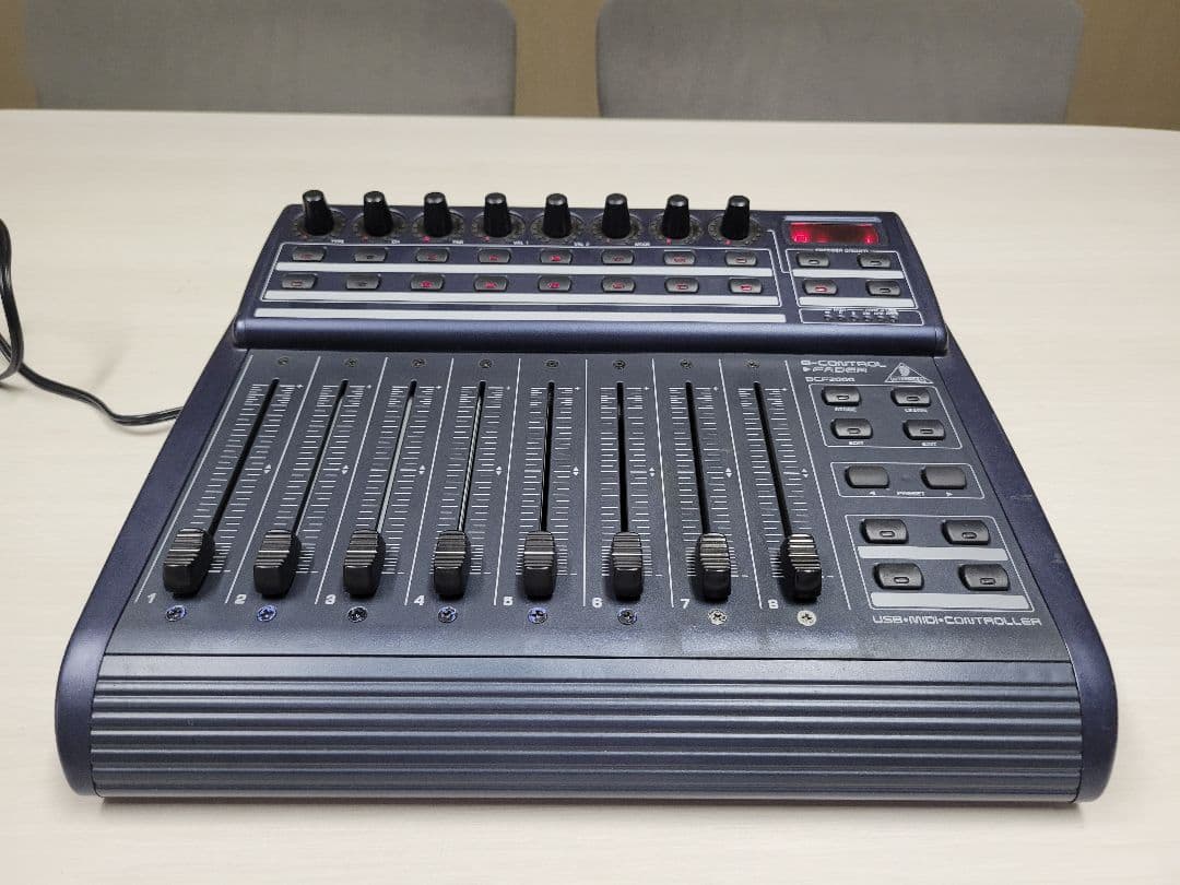 ベリンガー BEHRINGER BCF2000 MIDIコントローラ－