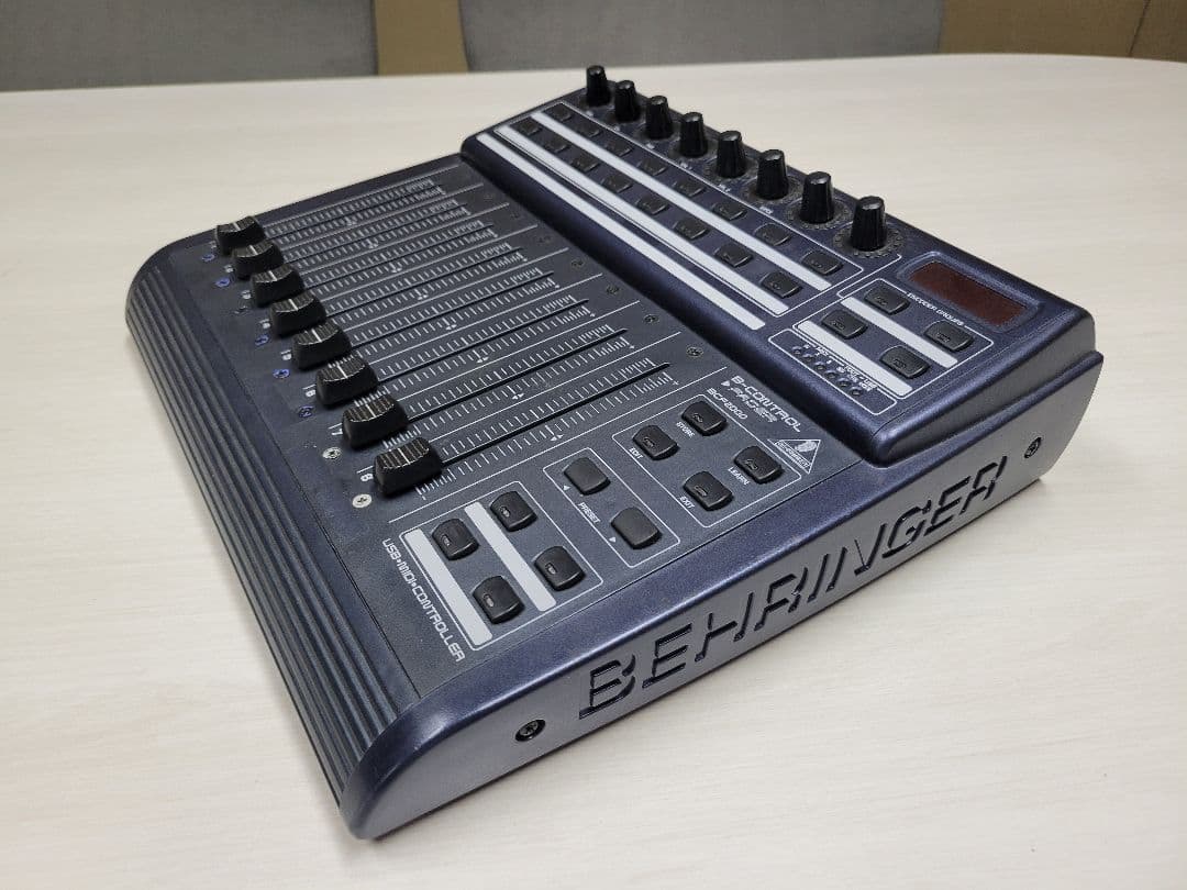 ベリンガー BEHRINGER BCF2000 MIDIコントローラ－