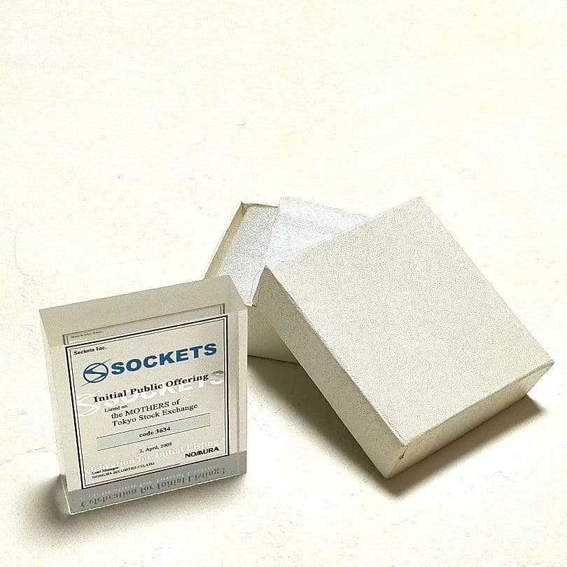 【ソケッツ】トゥームストーン盾　株式新規上場　IPO　記念品