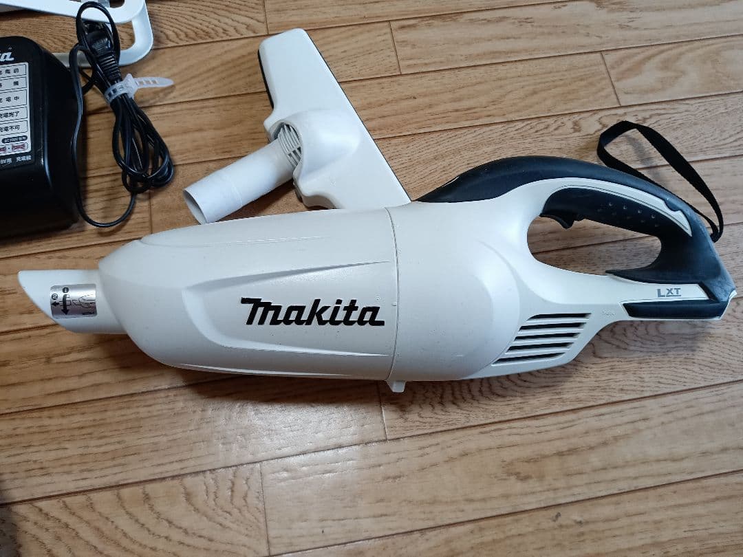 マキタ14.4V充電式クリーナーCL140FDバッテリー、充電器、スタンド付