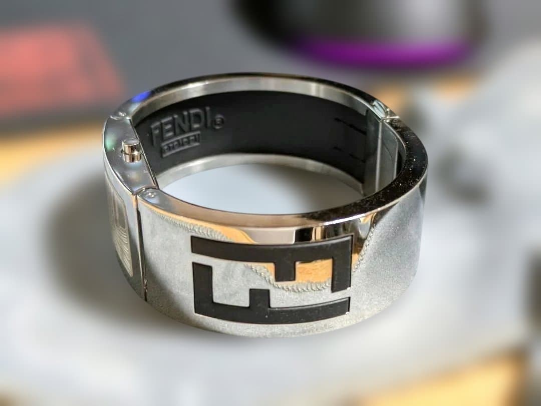 FENDI フェンディ バングルウォッチ ホワイトシェル 3250L