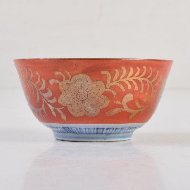 伊万里焼　赤絵金彩　花草人物文　盃　ぐい呑　時代箱付　C　9182