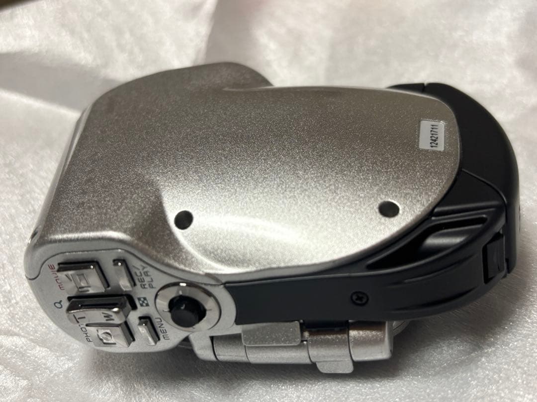 【新品未使用】SANYOデジタルムービーカメラXacti DMX-CA6(S)