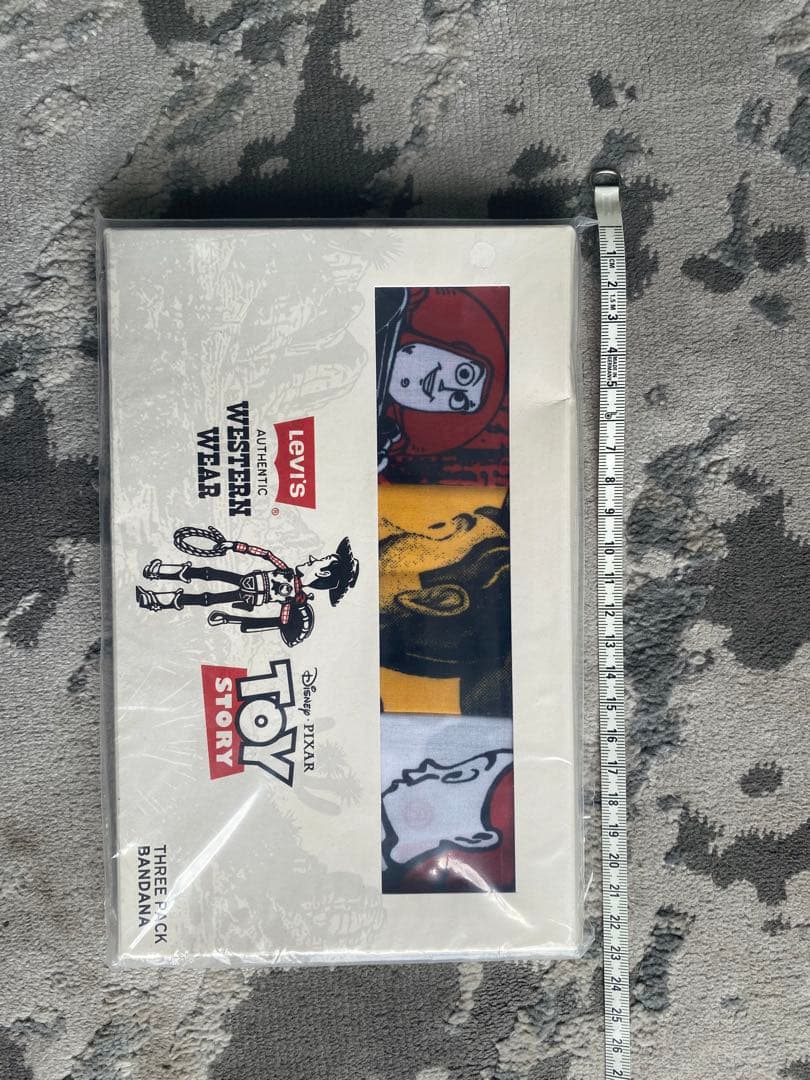 完売品！トイストーリー ✖︎ リーバイス バンダナ 3枚入り