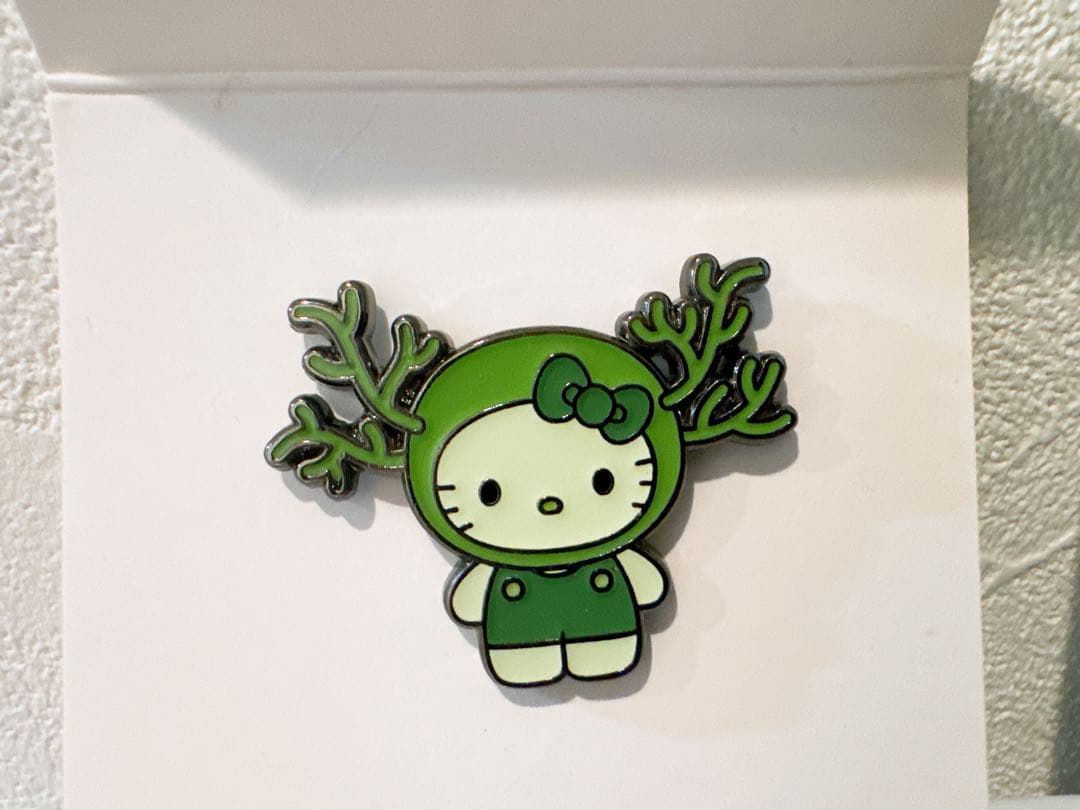 日本館限定　ピンバッジ　万博　モズク　藻キティ　藻類キティ