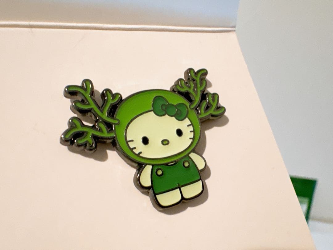 日本館限定　ピンバッジ　万博　モズク　藻キティ　藻類キティ