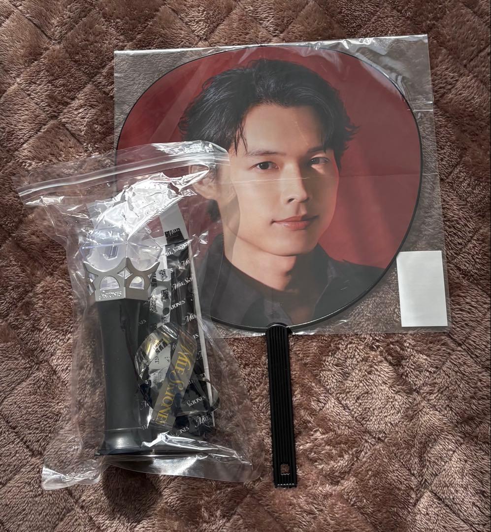 SixTONES 松村北斗 うちわ ペンライト 銀テ - メルカリ