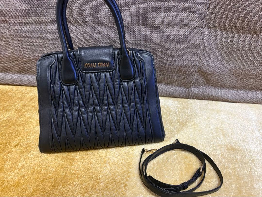 〈週末限定値下げ！〉MIU MIU マテラッセ 2WAY ギャランティカード付き