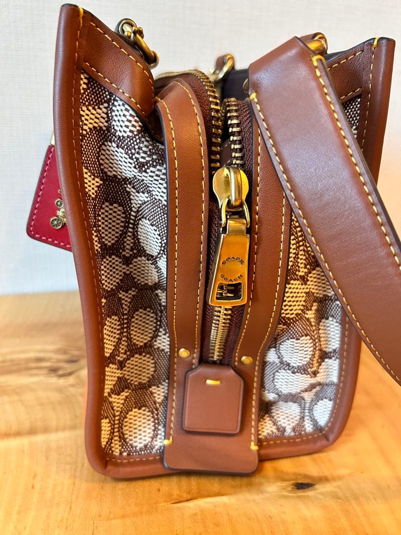 ☆美品☆COACH ローグ25シグネチャードリーミー　コーチーズ