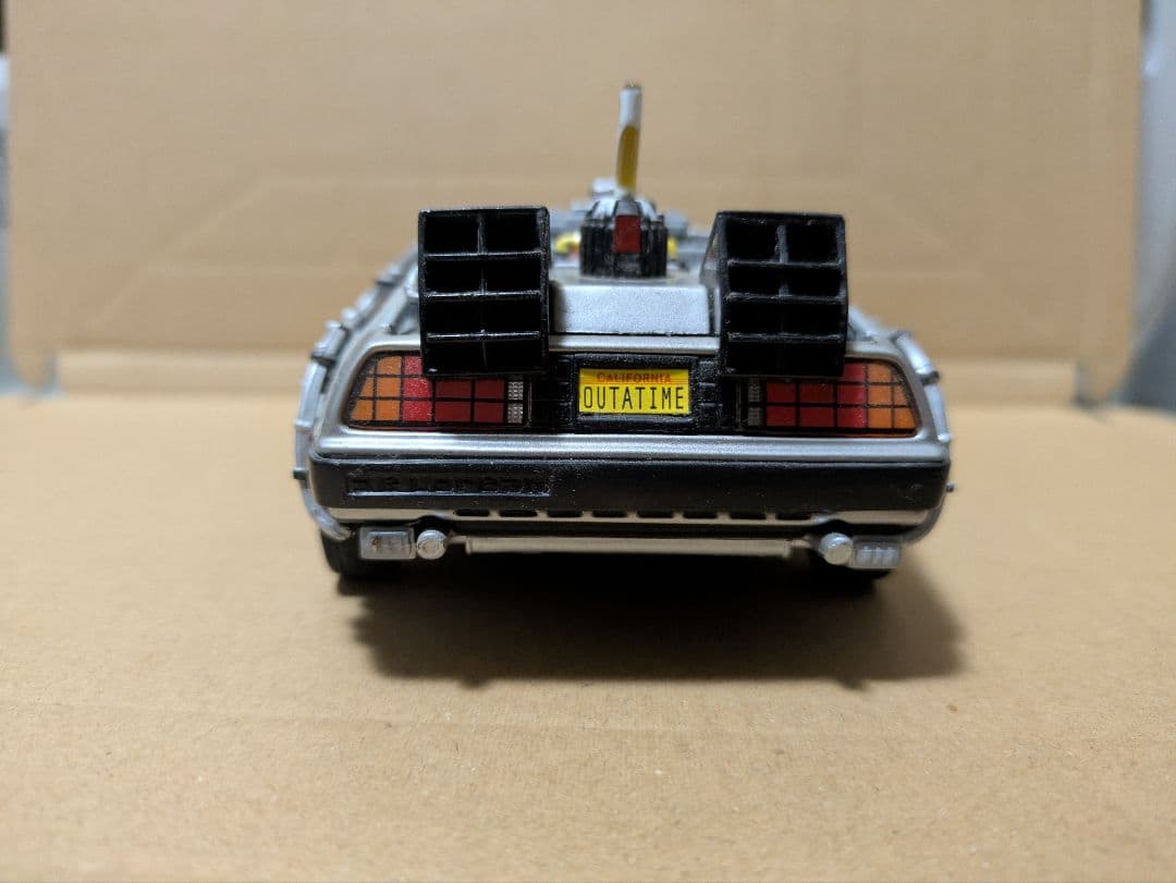 WELLY　　バックトゥザフューチャーPART2 デロリアン　1/24