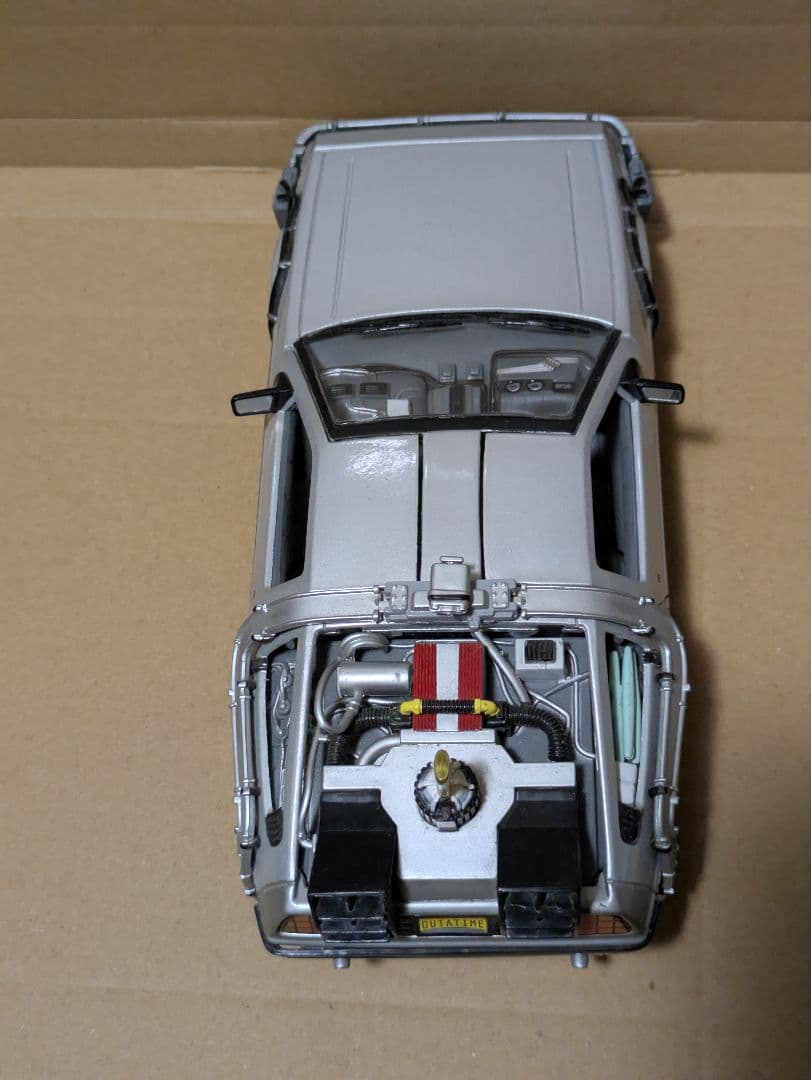 WELLY　　バックトゥザフューチャーPART2 デロリアン　1/24