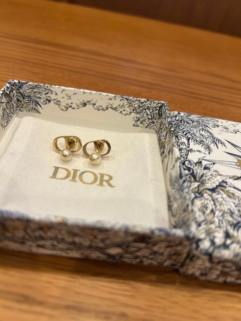 Dior パール付きゴールドピアス CDロゴ×フェイクパールピアス ゴールド