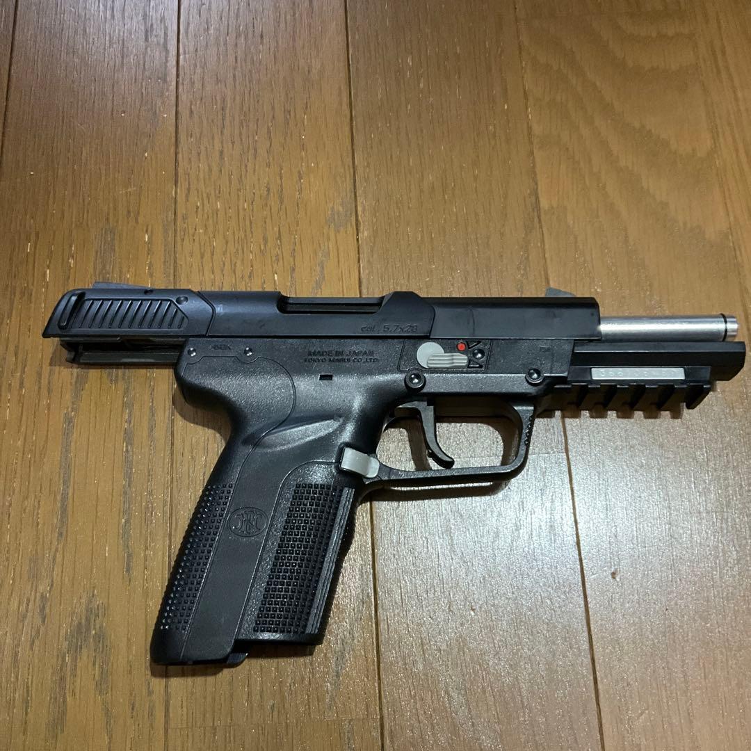 東京マルイFN Five-seveNマガジン付き　ガスガン