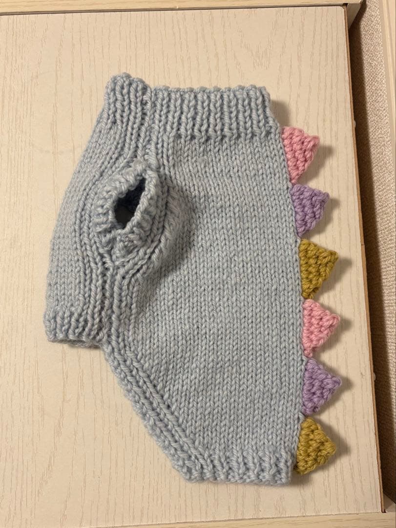 恐竜犬用手編みニット ハンドメイド - メルカリ