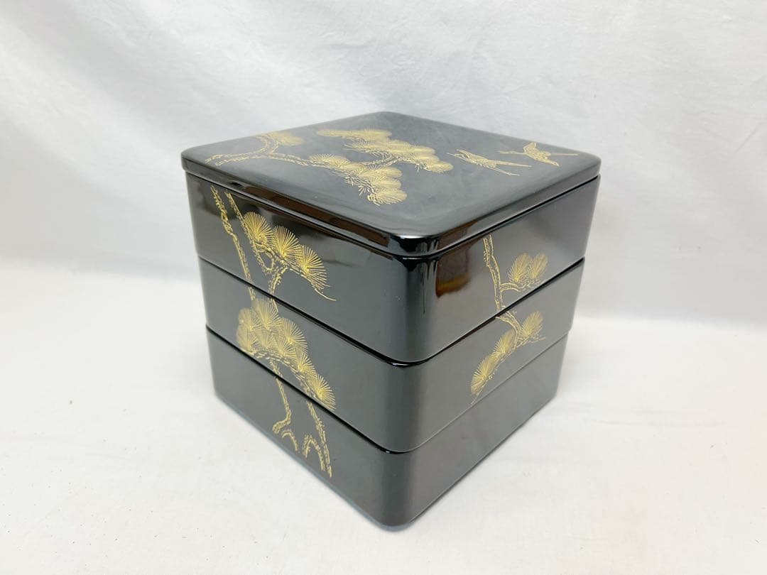 未使用 茶道具 木製 黒塗 金彩松鶴蒔絵 三段重箱 内朱 共箱